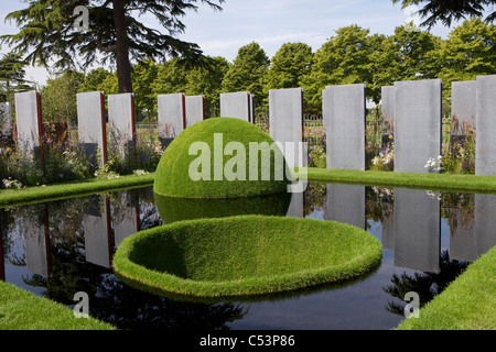 World Vision Garten, entworfen von Flemons Warland im Hampton Court Palast Flower show 2011. Stockfoto