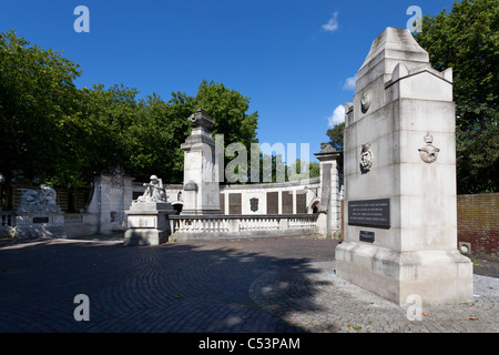 Das Guildhall Square Kenotaph, Portsmouth, Kriegerdenkmal Stockfoto