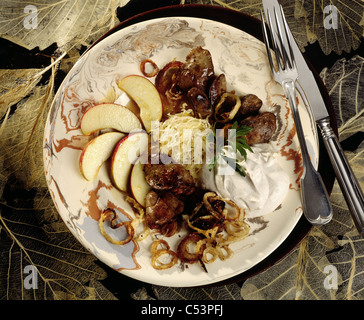 Kastanien Maische mit Geflügel Leber und Karamell - Äpfel Stockfoto