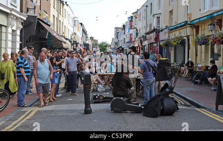 Gruppe als Straßenmusikant im Bereich North Laine von Brighton UK Stockfoto