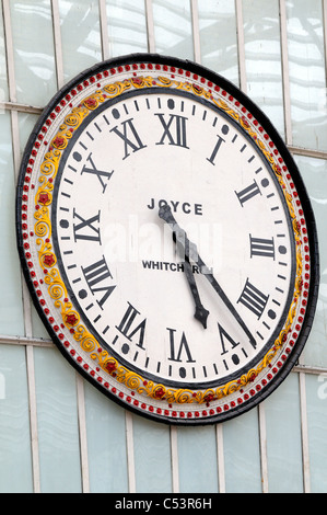 Die Lime Street Liverpool Zug Bahnhofsuhr, neu renovierten Gesicht, hergestellt von JB Joyce & Co, Whitchurch, Shropshire, Großbritannien Stockfoto