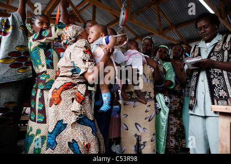Mutter-Kind-Einheit der Ngarennaro Community Health Centre, Arusha, Tansania. Stockfoto