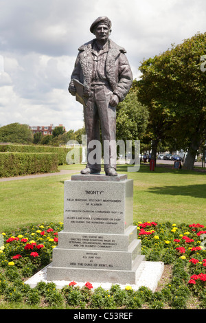 Statue von Field Marshal Viscount Montgomery gegenüber dem D-Day Museum in Southsea Stockfoto