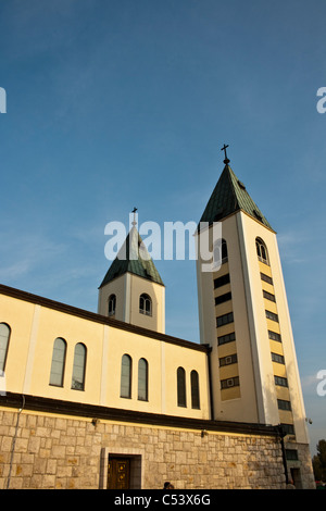 BOSNIEN & HERZEGOWINA, MEDUGORJE. Kirche in das Heiligtum Medjugorje, Herzegowina, & Bosnien-Herzegowina, Europa. Stockfoto