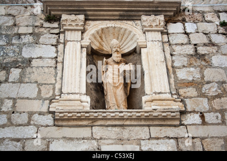 Kroatien, Dubrovnik: Skulptur des heiligen Blasius der Schutzpatron von Dubrovnik an einer Wand Stockfoto