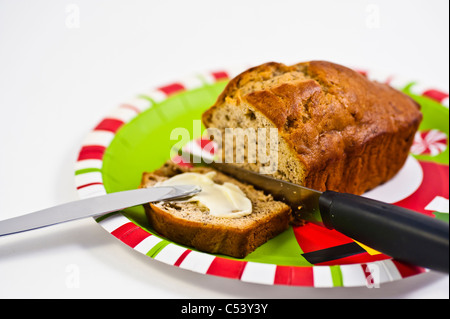 Brotlaib Weihnachten Banane geschnitten und fertig zum Verzehr. Stockfoto