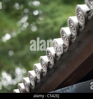 Architektonische Details des traditionellen japanischen Dachs in der Hofburg, Tokyo, Japan Stockfoto