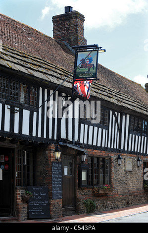 Das George Inn im Zentrum von Touristenort in 1397 erstmals zugelassen Stockfoto