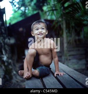 Ribeirinhos (Fluss Menschen) Leben am Fluss Picanco, Amazonas-Mündung. Stockfoto