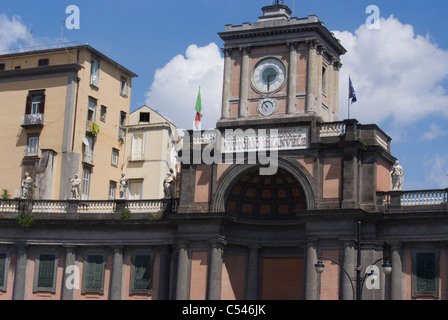 Piazza Dante, einem großen öffentlichen Platz in der Altstadt von Neapel, Kampanien, Italien Stockfoto