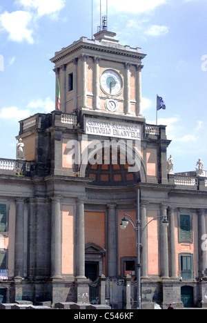 Piazza Dante, einem großen öffentlichen Platz in der Altstadt von Neapel, Kampanien, Italien Stockfoto