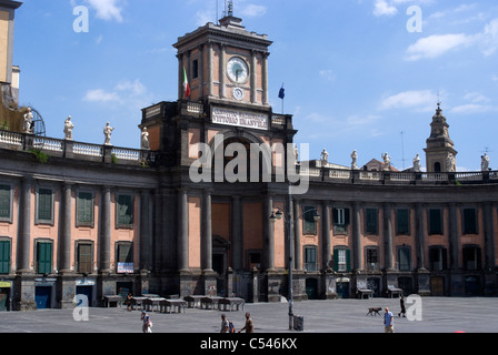 Piazza Dante, einem großen öffentlichen Platz in der Altstadt von Neapel, Kampanien, Italien Stockfoto