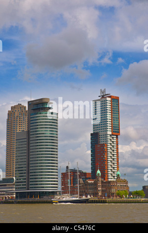 Häuser entlang der Nieuwe Maas in Kop van Zuid Bezirk Rotterdam der Provinz Süd-Holland Niederlande-Europa Stockfoto