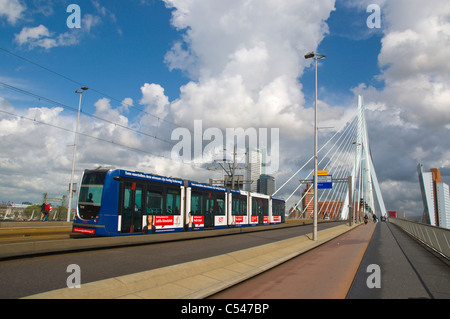 Straßenbahn auf Erasmusbrücke Brücke Rotterdam der Provinz Süd-Holland Niederlande-Europa Stockfoto