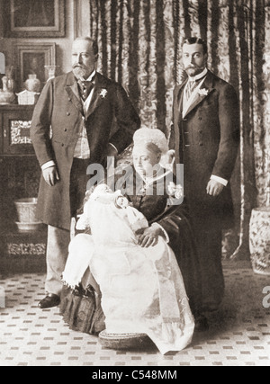 Königin Victoria hält ihr Urenkel Prinz Edward, Edward VIII. später, im Jahre 1894. Stockfoto