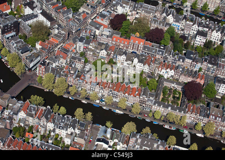 Niederlande, Amsterdam, Antenne von Kanälen und Stadtzentrum entfernt. UNESCO-Weltkulturerbe. Stockfoto