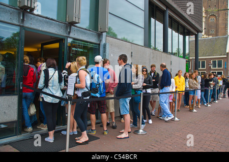 Warteschlange außerhalb Het Anne Frank Haus Anne Frank Haus Museum Amsterdam, die Niederlande Europa Stockfoto