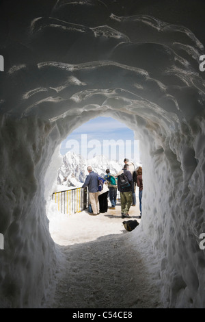 Die Eistunnel verlassen die Aiguille du Midi auf der Blanche, Chamonix, Frankreich, Mont-Blanc-Massiv, Alpen herab Stockfoto