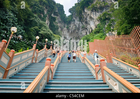 272 steile Treppen bis zum Eingang der Haupthöhle der Batu-Höhlen, Grotten Kalkstein in der Nähe von Kuala Lumpur, Malaysia, Südost-Asien Stockfoto