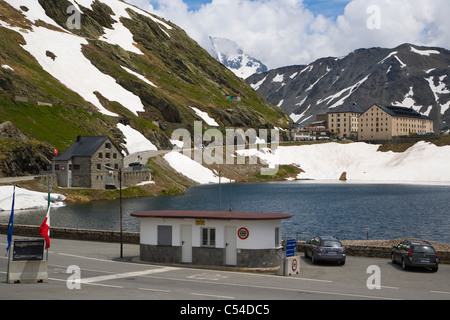 Schweizerisch-italienischen Grenze, Hospiz und See, Grand Saint-Bernard, großer St. Bernhard-Pass Stockfoto