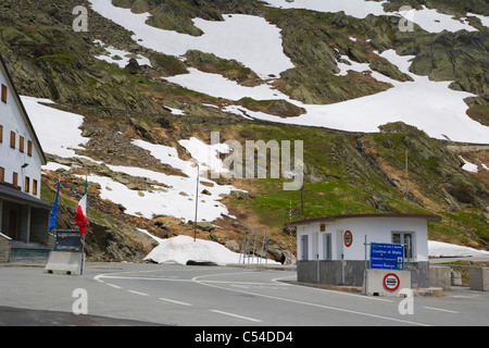 Schweizerisch-italienischen Grenze, Hospiz und See, Grand Saint-Bernard, großer St. Bernhard-Pass Stockfoto