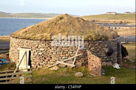 Typische Runde Haus Old Scatness Broch Shetland Inseln UK Stockfoto