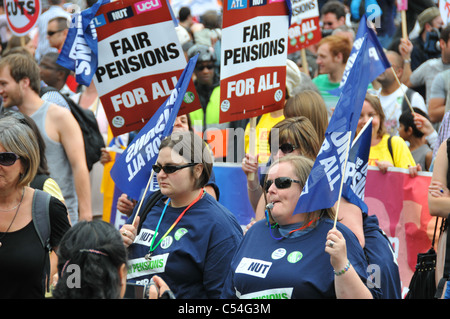 Renten-Gewerkschaften unisono TUC UCU protestieren TUC anti-Kürzungen Streik 30. Juni 2011 Gewerkschaften unisono Nuss ATL Stockfoto