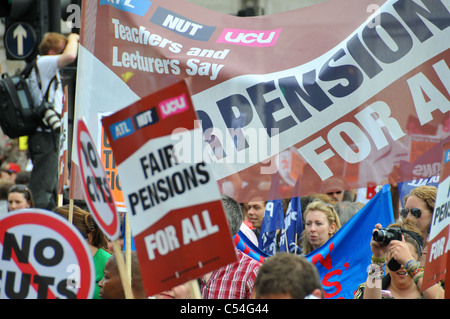 Renten-Gewerkschaften unisono TUC UCU protestieren TUC anti-Kürzungen Streik 30. Juni 2011 Gewerkschaften unisono Nuss ATL Stockfoto