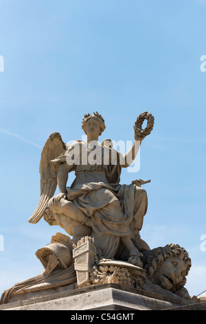 Statue an der Außenseite des Chateau de Versailles-Frankreich Stockfoto