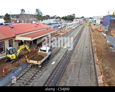 Laden Bahn Spur LKW während des Eisenbahn-Upgrades Stockfoto