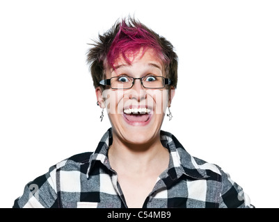 Close-up Portrait von junge ausdrucksstarken Frau mit im Studio auf weißem Hintergrund isoliert weit aufgerissenen Augen lachen Stockfoto