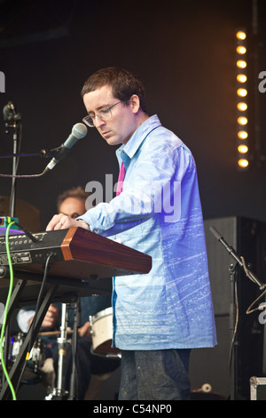 Alex Taylor von Hot Chip auf der Park Bühne beim Glastonbury Festival 2011 Stockfoto