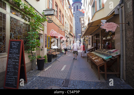 Kleine Gasse mit Geschäften in der Altstadt, Cochem, Mosel, Mosel, Rheinland-Pfalz, Deutschland, Europa Stockfoto