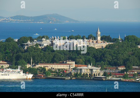 ISTANBUL, TÜRKEI. Eine Ansicht der Topkapi-Palast, das Marmarameer und die Prinzen Inseln Kinaliada und Burgazada. 2011 Stockfoto