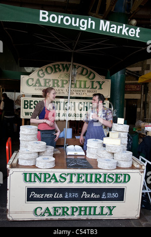 Käse-Stall im Borough Market, London, UK Stockfoto