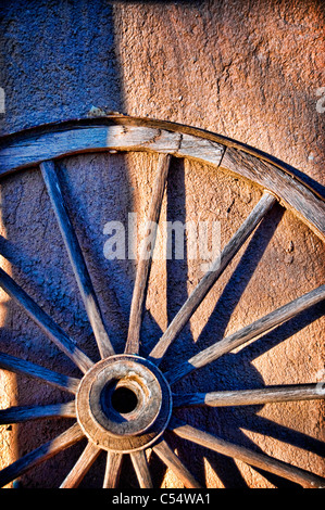 Nahaufnahme von einem alten Wagen Rad, New Mexico, USA Stockfoto