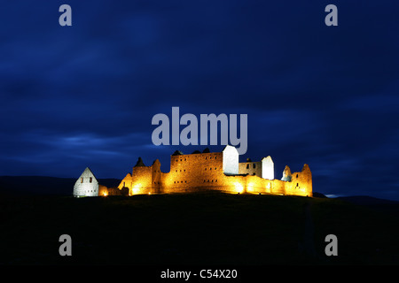 [Ruthven Kaserne] in der Nähe von Kingussie, Schottland, UK, beleuchtet bei Nacht Stockfoto