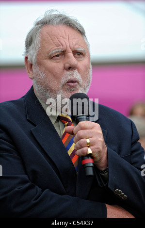 Sir Terry Waite CBE nimmt am 7. Juli 2011 am 2011. Llangollen International Musical Eisteddfod Teil Stockfoto