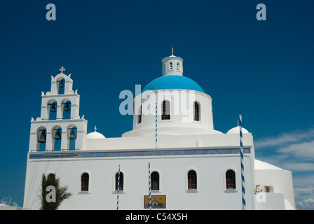 Kirche der Panagia von Platsani in Oia Caldera Quadrat auf der Insel Santorini Stockfoto