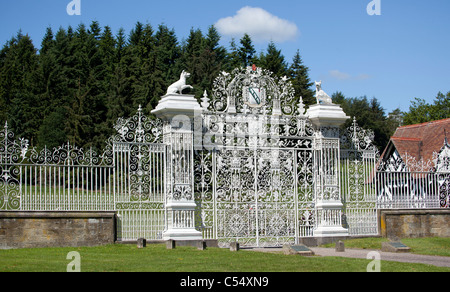 Schmiedeeiserne Tore nach Chirk Castle, Wales. Stockfoto