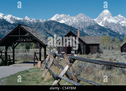 Kapelle vor Bergen, der Verklärung, Grand-Teton-Nationalpark, Wyoming, USA Stockfoto