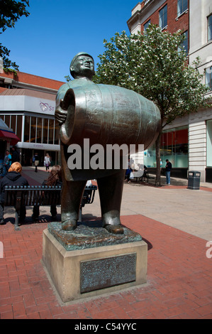 Skulptur des deutschen Bierverkäufer in Dortmund Square Leeds präsentierte die Stadt Leeds von den Menschen in Dortmund Deutschland - 1980 Stockfoto