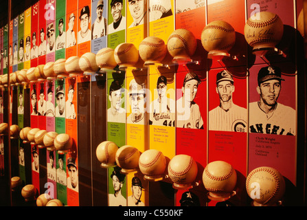 National Baseball Hall of Fame, keine Spielehits, Kannen und Baseballs Ausstellung, Cooperstown, New York Stockfoto