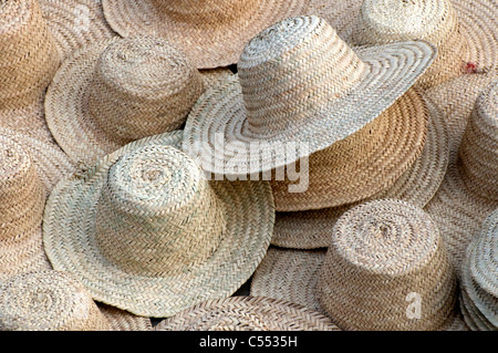 Hüte für Verkauf im Souk, Medina, Marrakesch, Marokko Stockfoto