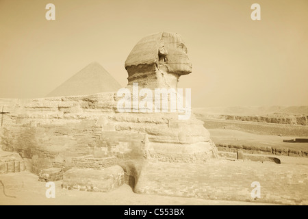 Ägypten, Kairo, Gizeh, die große Sphinx und Pyramide des Cheops, UNESCO-Weltkulturerbe Stockfoto