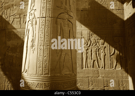 Ägypten, Kom Ombo, Vorplatz der Tempel des Horus und Sobek am Nil Stockfoto