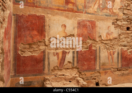 Gemälde an den Wänden in Reihenhäusern, Ephesus, Türkei Stockfoto