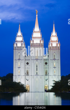 USA, Utah, Salt Lake City, Tempel der Mormonen und reflektierenden Pool in Temple Square Stockfoto