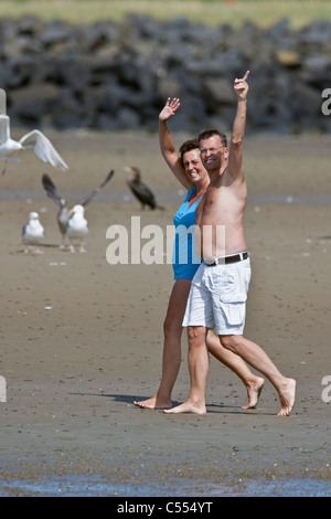 Die Niederlande, Hollum, Ameland Insel, gehört zum Wadden Sea Islands. UNESCO-Weltkulturerbe. Menschen am Strand. Stockfoto
