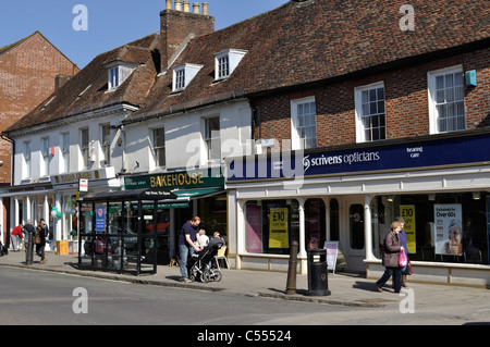 Geschäfte in der High Street, Wimborne Minster, Dorset. Stockfoto